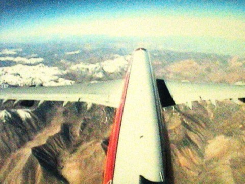Pohled z kamery umístěné na směrovce letadla, 480x360, 67.62 KB